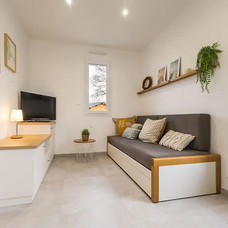 Au Calme Avec Jardin Et Parking Pratique - Fr-1-306-1335 *