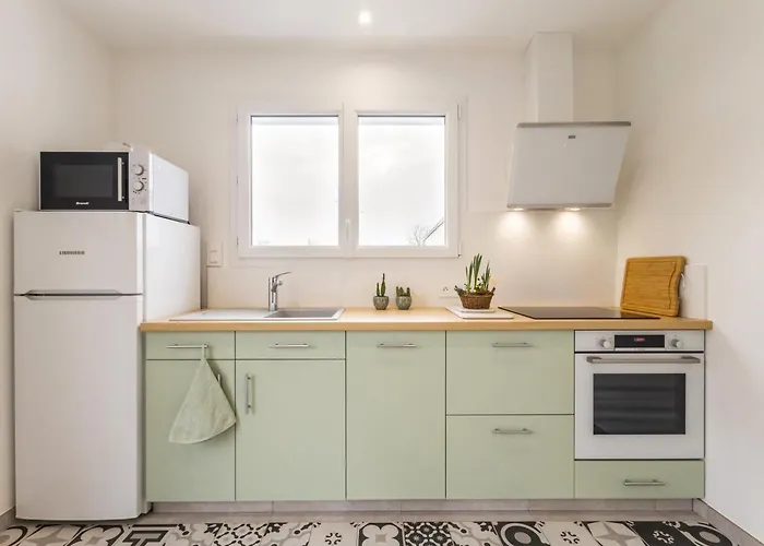 Au Calme Avec Jardin Et Parking Pratique - Fr-1-306-1335 Villeneuve-en-Retz