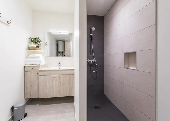 Au Calme Avec Jardin Et Parking Pratique - Fr-1-306-1335 Villeneuve-en-Retz