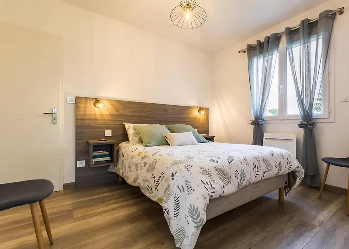 Au Calme Avec Jardin Et Parking Pratique - Fr-1-306-1335 Villeneuve-en-Retz